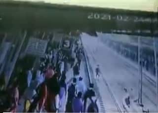 IRCTC/Indian Railways Video: ट्रेन से कटने को पटरी पर लेटा शख्स, जवान ने ऐसे बचाई जान