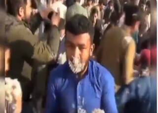 Cake Viral Video: पाकिस्तानी विदेश मंत्री ने काटा केक, मची भयंकर लूट, देख दिमाग की ऐसी तैसी हो जाएगी