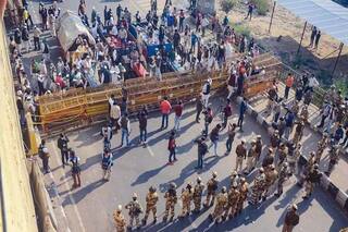 Chakka Jam in Delhi Updates: ट्रैक्टर परेड से दिल्ली पुलिस ने ली सीख, किसानों के चक्का जाम से पहले बढ़ाई गई सुरक्षा