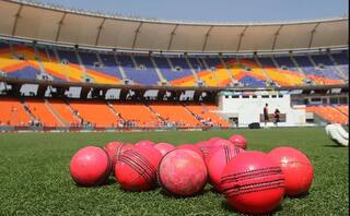 India vs England: पूर्व दिग्गजों ने की मोटेरा की पिच की आलोचना; फैंस ने कहा- पार्ट-टाइम गेंदबाज भी ले रहे हैं पांच विकेट हॉल