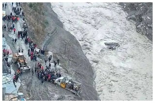 Uttarakhand Glacier Burst: 150 से ज्यादा लोग लापता, 10 शव बरामद; बचाव अभियान के लिए पहुंचे वायुसेना के विमान