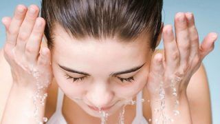 5 Signs You Are Not Washing Your Face The Way You Should