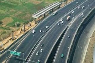 Delhi Dehradun Expressway: अब बस दो से ढाई घंटे में दिल्ली से पहुंच जाएंगे देहरादून, जानिए इस एक्सप्रेसवे की क्या हैं खूबियां