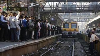 Mumbai Local Train: मुंबई लोकल में सफर करने वालों के लिए अच्छी खबर! अब इस APP से भी बुक कर सकेंगे टिकट; जानें अपडेट