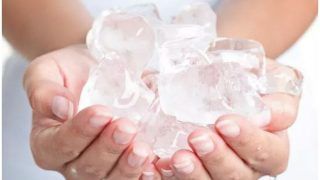 Side Effects Of Eating Ice: बार-बार करता है बर्फ खाने का मन, कहीं इस बीमारी से पीड़ित तो नहीं है आप?