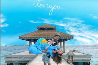 Check Hina Khan's Unmissable Reaction When Boyfriend Rocky Jaiswal Carried Her in His Arms in Maldives