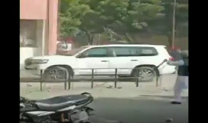 SAD Chief Sukhbir Badal's Vehicle Attacked in Punjab, 3 Workers Suffer Bullet Injuries | WATCH