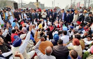 SAD Chief's Car Attacked, 4 Injured; Sukhbir Badal Escapes Unhurt, Stages Dharna