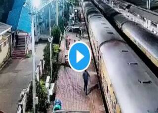Indian Railways Video: फिसला पैसेंजर का पैर, सीधा जाता ट्रेन के नीचे, देख भागा RPF जवान...