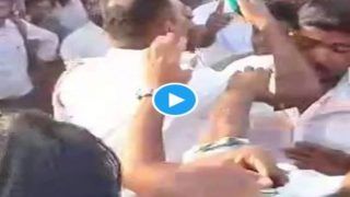 Mob Lynching Video: भीड़ को आया गुस्सा, Traffic Police की कर दी जमकर पिटाई, मुश्किल से बची जान