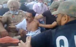 Punjab: BJP's Abohar MLA Arun Narang Thrashed, Clothes Torn by Protesting Farmers in Malout