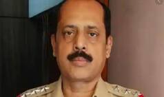 अंबानी केस में सचिन वाजे को तगड़ा झटका, निलंबन के बाद अब पुलिस सेवा से भी बर्खास्त