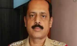 अंबानी केस में सचिन वाजे को तगड़ा झटका, निलंबन के बाद अब पुलिस सेवा से भी बर्खास्त