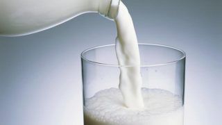 Fact Check: Milk to Be Sold at Rs 100 Per Litre From March 1, 2021? Know The Truth Behind The Claim