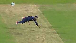 WATCH | Superman Kohli Takes a One-Handed Stunner to Send Rashid Packing