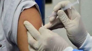 Corona Vaccination in India: नोएडा में 04 साल की उम्र के बजुर्ग ने लगवाया कोरोना टीका