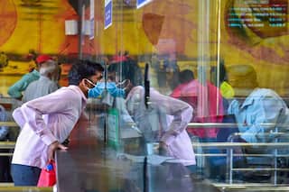 Coronavirus Updates 4 April 2021: देश में कोरोना विस्फोट, एकसाथ मिले 93,249 नए मरीज, एक दिन में 513 की मौत