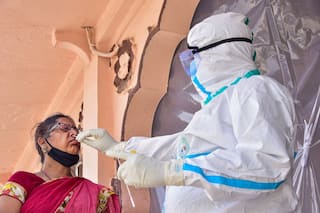 Daily COVID-19 Cases in India Dip to 2.22 Lakh; Fresh Spike of 4,454 Deaths Pushes Toll Past 3 Lakh