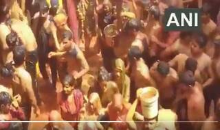 Covid-19 In India: भाभियों ने फाड़ डाले देवर के कपड़े और मारे कोड़े, कहां भागा कोरोना? देखें VIDEO