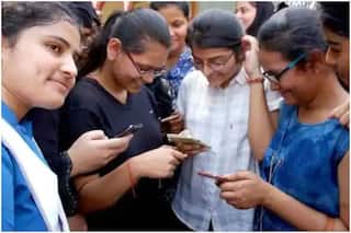 Bihar Board 10th Result Declared: SMS के जरिए छात्र देख सकते हैं 10वीं की बोर्ड परीक्षा का रिजल्ट, बस करना होगा ये काम