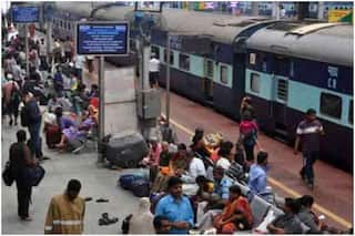 अब दिल्ली के किसी भी स्टेशन पर नहीं मिलेंगे प्लेटफॉर्म टिकट, जानिए क्यों लिया गया ये फैसला
