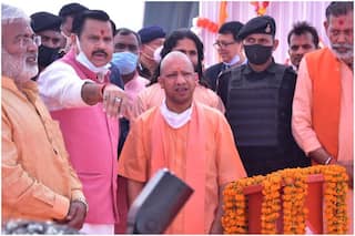 बुंदेलखंड के दौरे पर निकले CM योगी, कहा- पहले की सरकारों ने इस क्षेत्र को किया नज़रंदाज़, BJP करेगी विकास