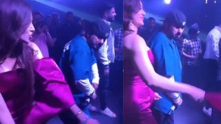 उर्वशी रौतेला ने शेयर किया अपना पहला 'स्ट्रिपटीज' VIDEO, फैन्स बोले- 'बहुत हार्ड'   