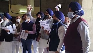 Punjab Assembly Budget Session LIVE: अकाली नेताओं ने फाड़ डालीं राज्यपाल के अभिभाषण की प्रतियां, हटा दिया Red Carpet