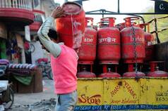 Domestic LPG Cylinder Gets Costlier By Rs 3.50; Check Latest Rates In Delhi, Kolkata, Chennai