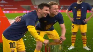 Lionel Messi Treated Like a Celebrity by Barcelona Teammates After Copa Del Rey Win is Unmissable | WATCH VIDEO