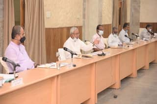 Corona Virus Alert In Bihar: कोरोना पर CM नीतीश की सख्ती, हाई लेवल मीटिंग में दिए ये दिशा निर्देश, जानिए