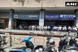 Allow Home Delivery of Booze: Liquor Makers Urge Govt After Long Queues Seen Outside Alcohol Shops in Delhi