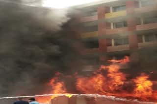 Fire In Ahmedabad School: धू-धू कर जल उठा अहमदाबाद का ये स्कूल, आग बुझाने में लगी दमकल की 10 गाड़ियां, देखें VIdeo