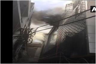 दिल्ली: MTNL दफ्तर के पास गोदाम में लगी भीषण आग, सामने आया वीडियो