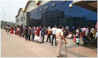 UP Quarantine Guidelines: कोरोना संकट के बीच प्रवासी मजदूरों का पलायन जारी! जा रहे हैं UP तो पहले जान लें क्वारंटाइन का यह नियम...