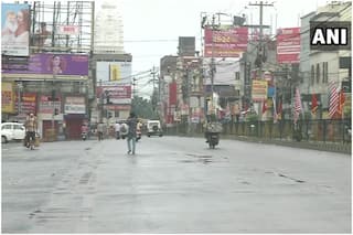 West Bengal Lockdown Update: पश्चिम बंगाल में लगाई गईं लॉकडाउन जैसी पाबंदियां, सभी शॉपिंग मॉल, सिनेमा हॉल, जिम अगले आदेश तक बंद