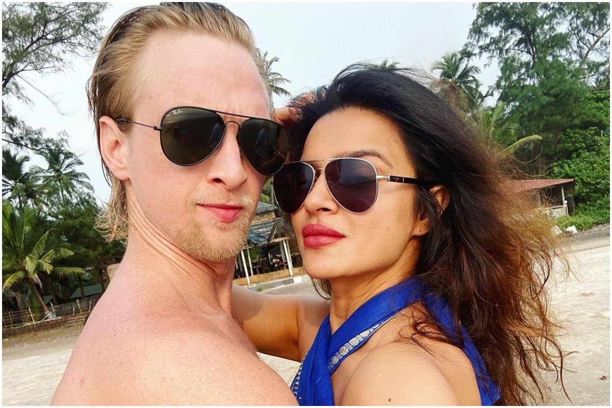 These glamorous pictures of Aashka Goradia you simply can't miss! |  Photogallery - ETimes