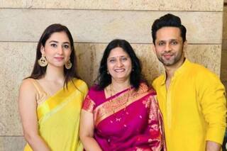 Gudi Padwa 2021: Rahul Vaidya   Disha Parmar Celebrate Together For First Time, Singer's Mom Gifts Nath And Traditional Nauvari