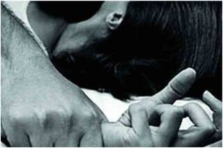 इंसानियत शर्मसार: 22 साल की बेटी से रेप करने और अश्लील VIDEO बनाने के आरोप में 'कलयुगी बाप' गिरफ्तार