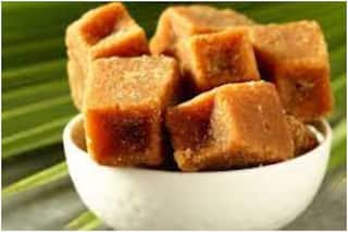 गुड़ का यह आसान उपाय करने से दूर होगी आर्थिक तंगी, खुलेंगे तरक्की के नए रास्ते