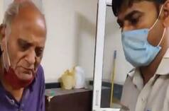 Delhi Constable Takes Elderly Man to Hospital After His Son Abandons Him Due to Covid Fear | Watch