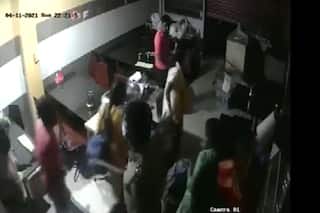 Police Sub Inspector/Officer Beating Viral Video: खाकी वर्दी का रौब, पुलिस अधिकारी ने रेस्तरां में कुछ यूं मचाया उत्पात