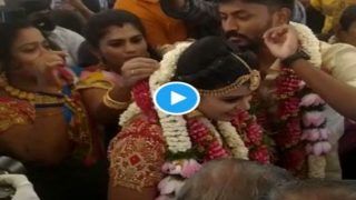 Marriage in flying plane: लगा लॉकडाउन तो बुक की पूरी फ्लाइट, फिर उड़ते विमान में की शादी | Viral Video