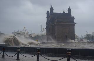 Video | Mumbai's Juhu Beach Remains Deserted As Cyclone Tauktae Wreaks Havoc In Mumbai