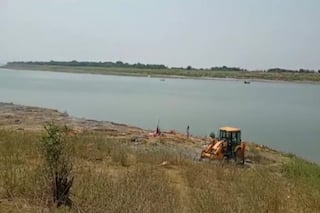 Bodies Seen Floating on Banks of Ganga in Bihar's Buxar, Sends Panic Across Town