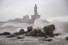 Cyclone Tauktae Likely to Hit Karnataka Coast Tonight; PM Modi Reviews Preparedness | 10 Points