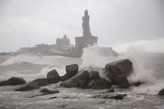 Cyclone Tauktae Likely to Hit Karnataka Coast Tonight; PM Modi Reviews Preparedness | 10 Points