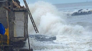 Tauktae Cyclone से बड़ी तबाही, मुंबई में चक्रवात में फंसकर भारतीय जहाज डूबा, 130 लोग लापता, 146 को बचाया गया