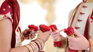 2 Dulhe 1 Dulhan: लड़की को ब्याहने पहुंचे दो लड़के, दुल्हन ने एक को पहनाई वरमाला, दूसरे से की शादी, किसके संग हुई विदाई?