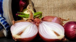 Benefits of Onion Oil: Experts Recommend Onion Oil For Hair Fall, Thinning And Dandruff Issues